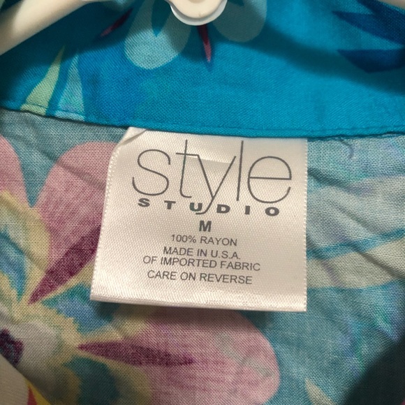 Vintage Floral Hawaiian Button Up Shirt - Picture 3 of 4